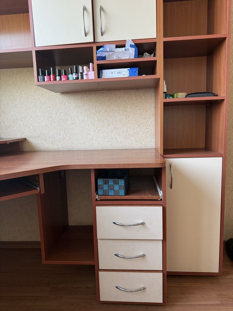 Продам угловой компьютерный стол!!! В идеальном состоянии!!!