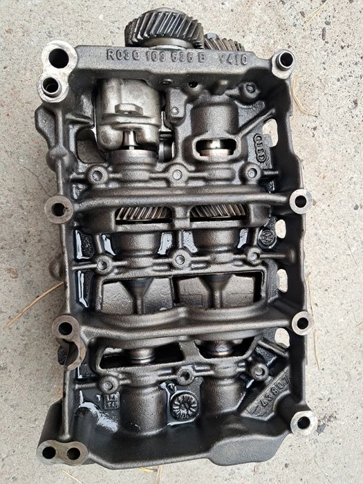 Масляний насос VAG Volkswagen,Seat,Skoda,Audi 03G115105C з балансвалом