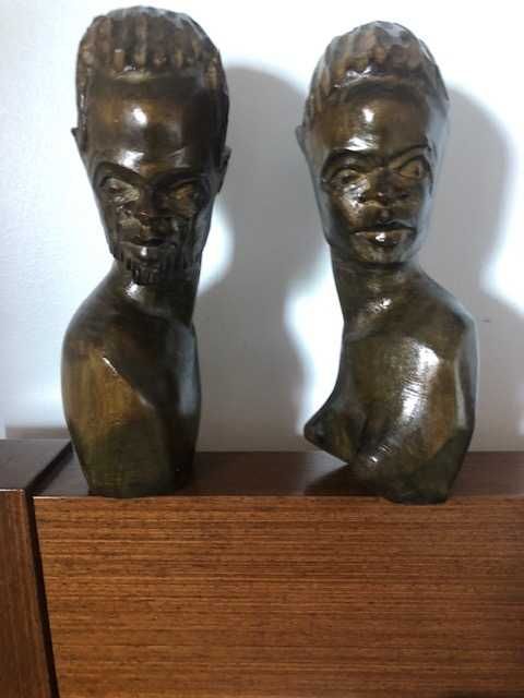 Esculturas artesanais africanas madeira maciça pau preto dos anos 60