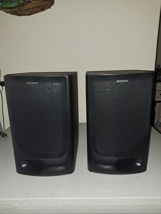 Um par de colunas da Sony model-ss-h5900 Fabricadas no Japão.