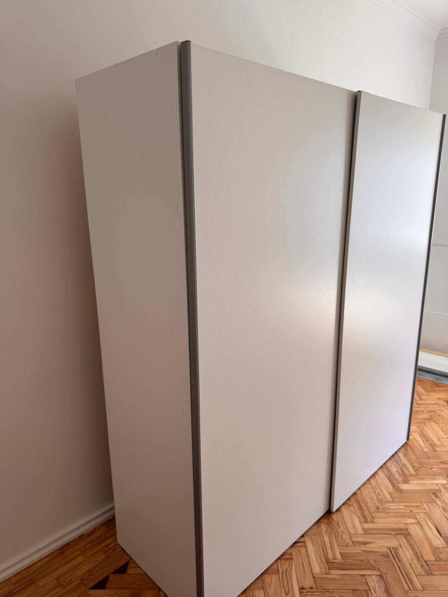 Roupeiro MANDALORE com portas deslizantes - Conforama