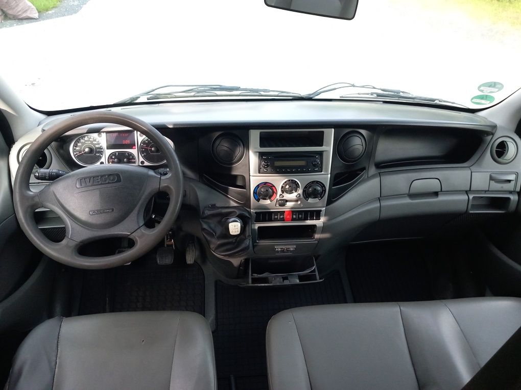 Iveco Daily 29L14 2.3 HPI 140 KM 2010 r DOKA Brygadówka 7-osób