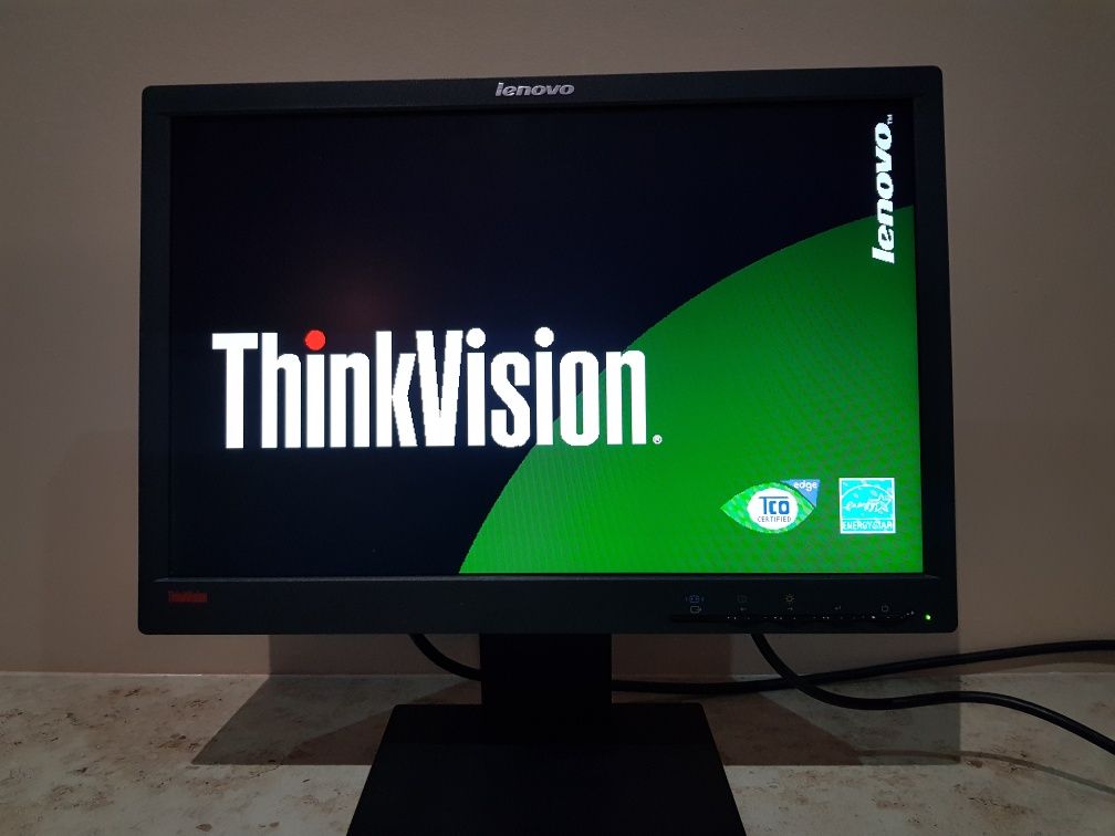 Monitor LCD LENOVO LT1952PWD 19''