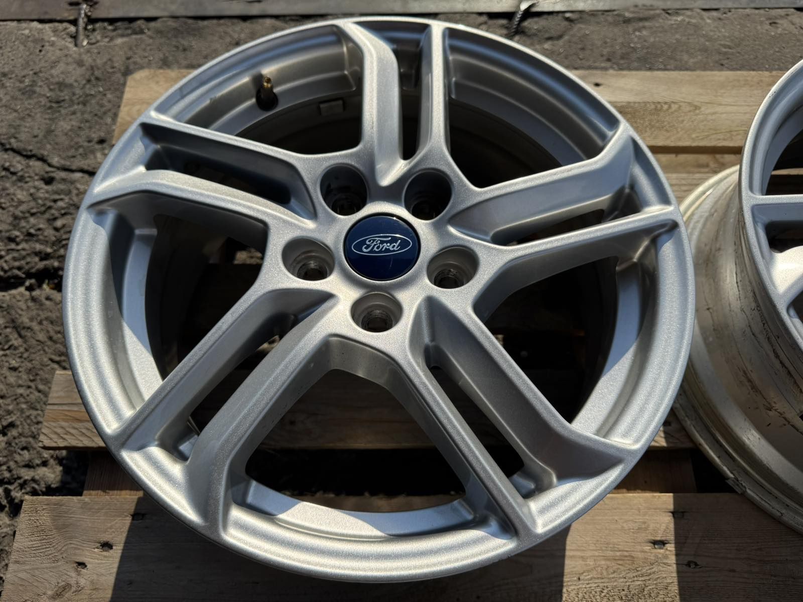 Оригінальні легкосплавні диски Ford 5*108 R16