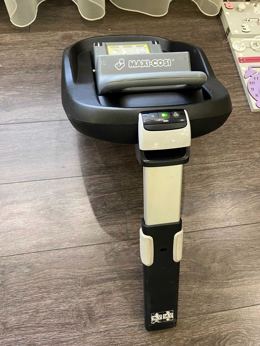 Крісло MAXI-COSI Pebble Pro + кріплення IZOFIX.