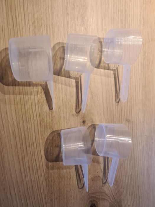 Zestaw pięciu miarek do białka, innych proszków lub płynów