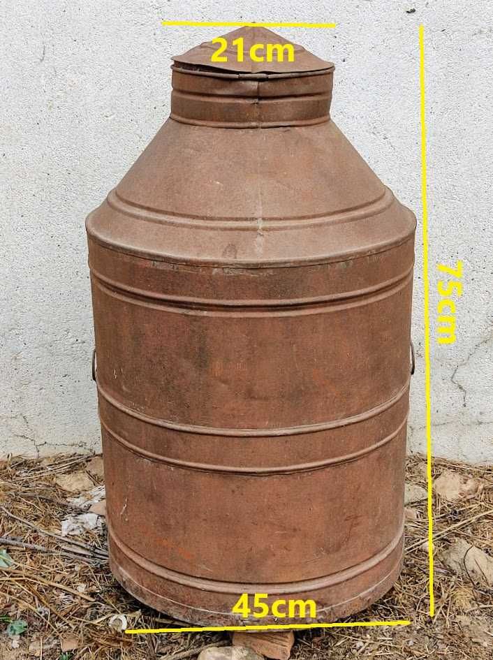 Talha decorativa antiga de azeite em metal