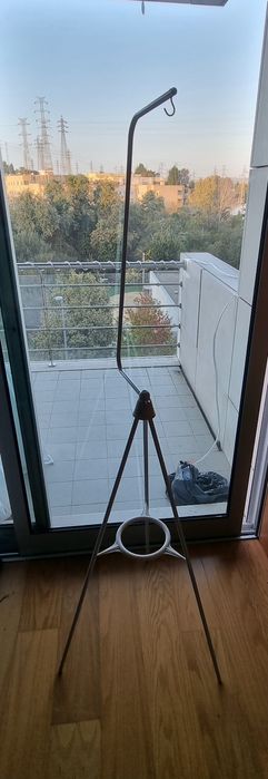 Gaiola para pássaros com suporte