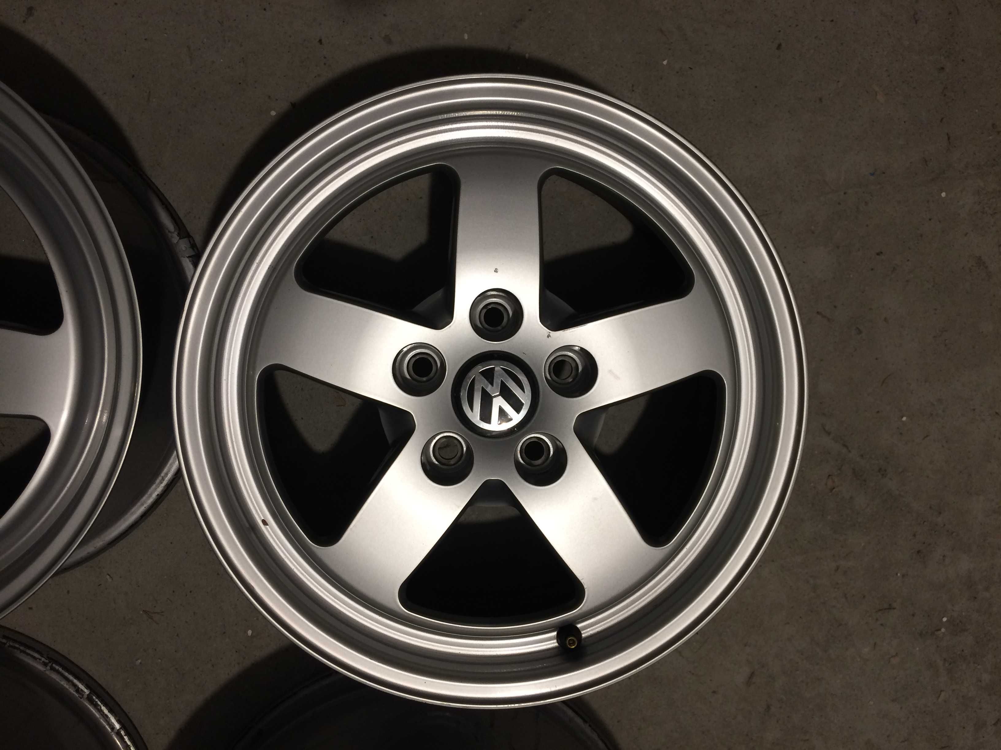 Felgi aluminiowe VW Golf Passat Touran 7x16 5x112 ET35 Audi Skoda Seat
