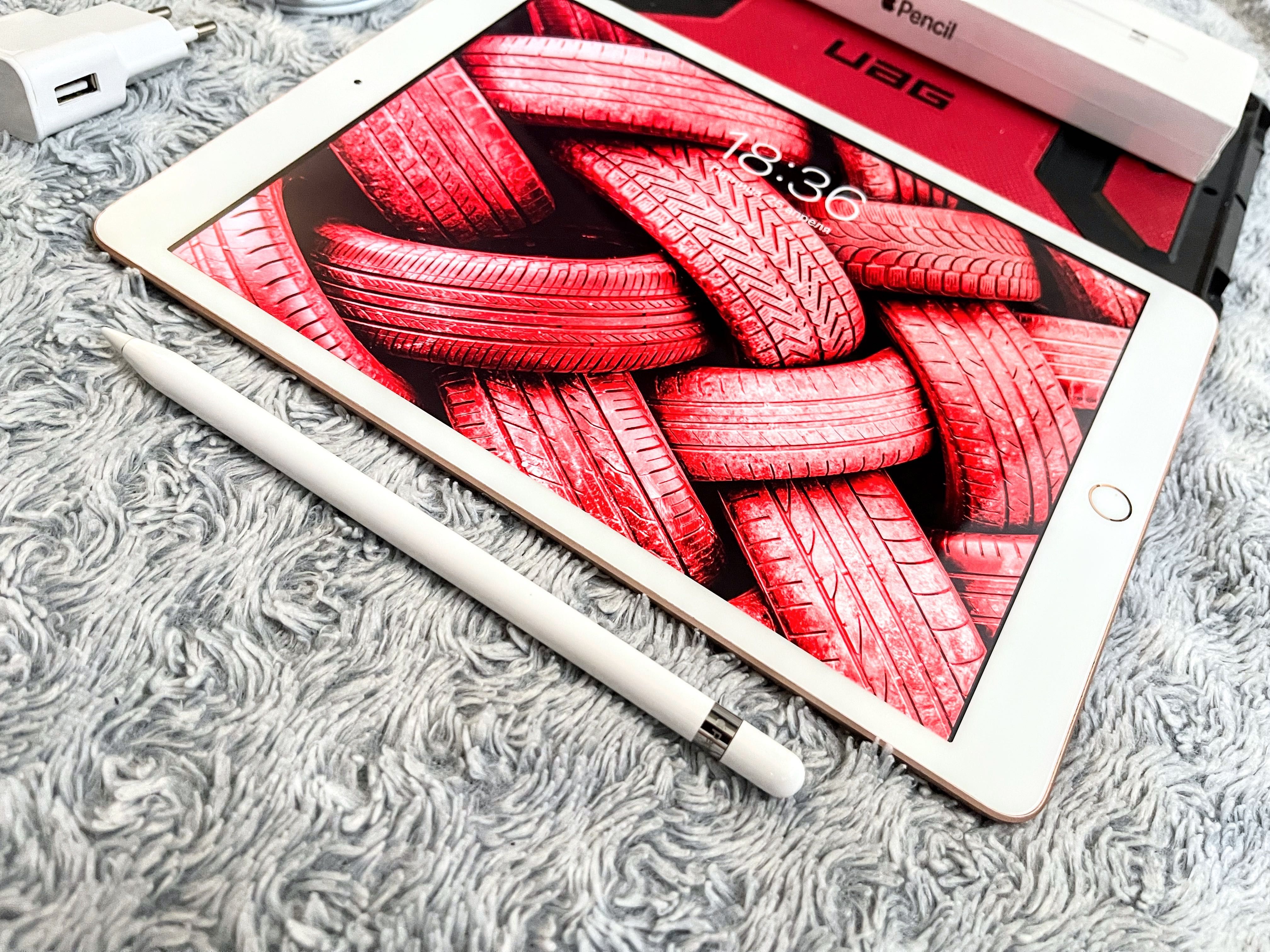 IPad 7 (32 gb) wi-fi + чехол UAG! А2197