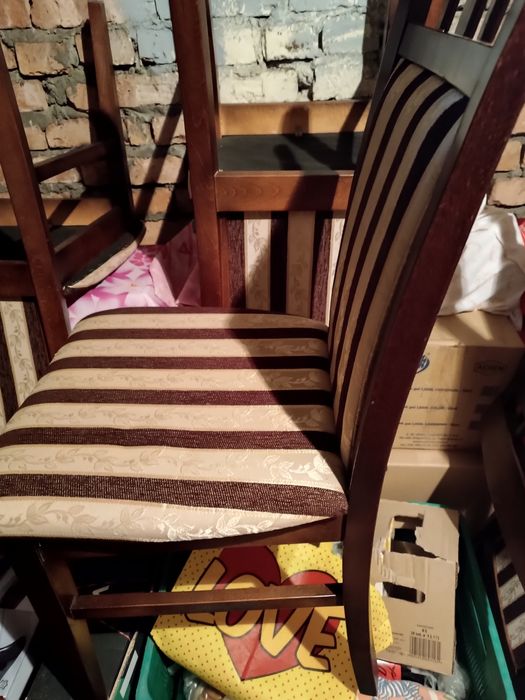 Stół drewniany i 8 krzeseł do kompletu