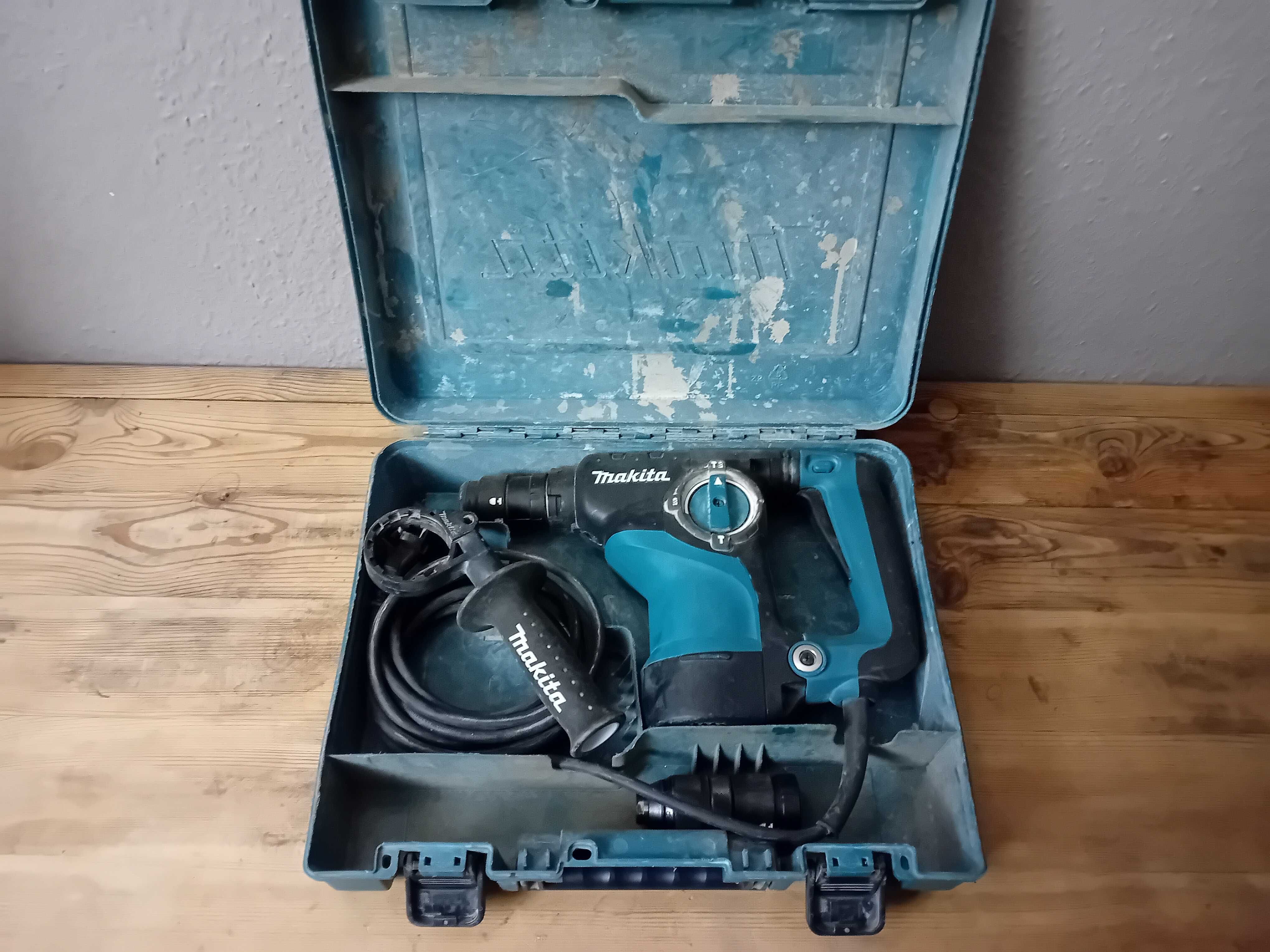 Makita HR2810 młotowiertarka