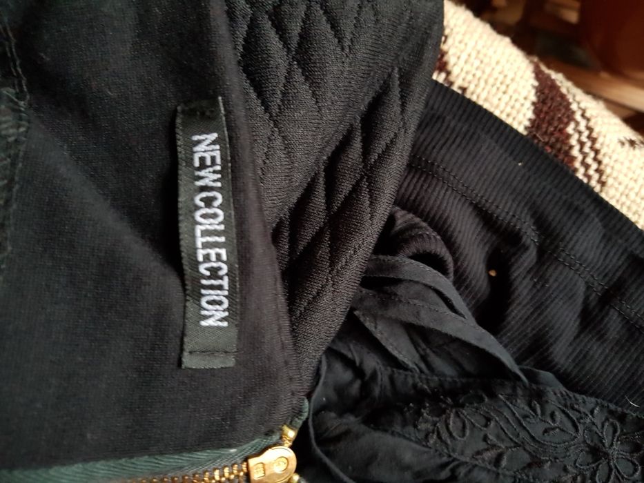 Spodnica czarna ołówkowa zgrabna sylwetka