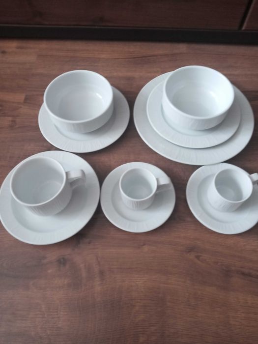Zestaw porcelany Mitterteich bulionówki, miseczki, filiżanki