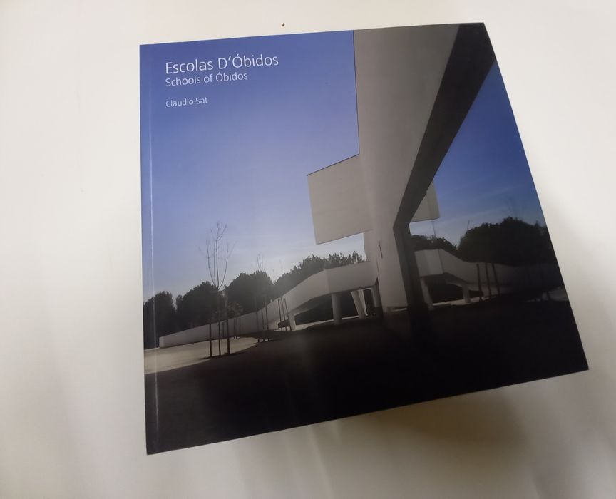 Grande Livro álbum sobre as escolas de Óbidos