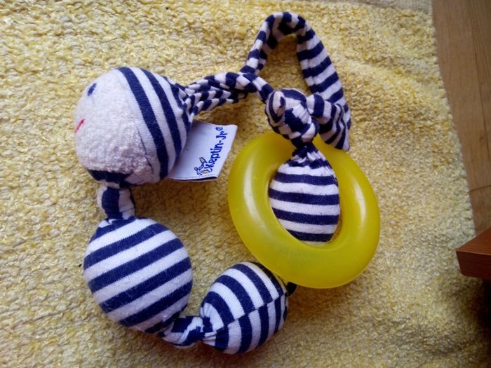 Brinquedos para bebé com guizos