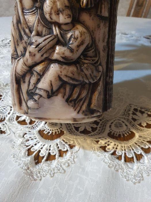 Stara duża swieca ręcznie wykonana