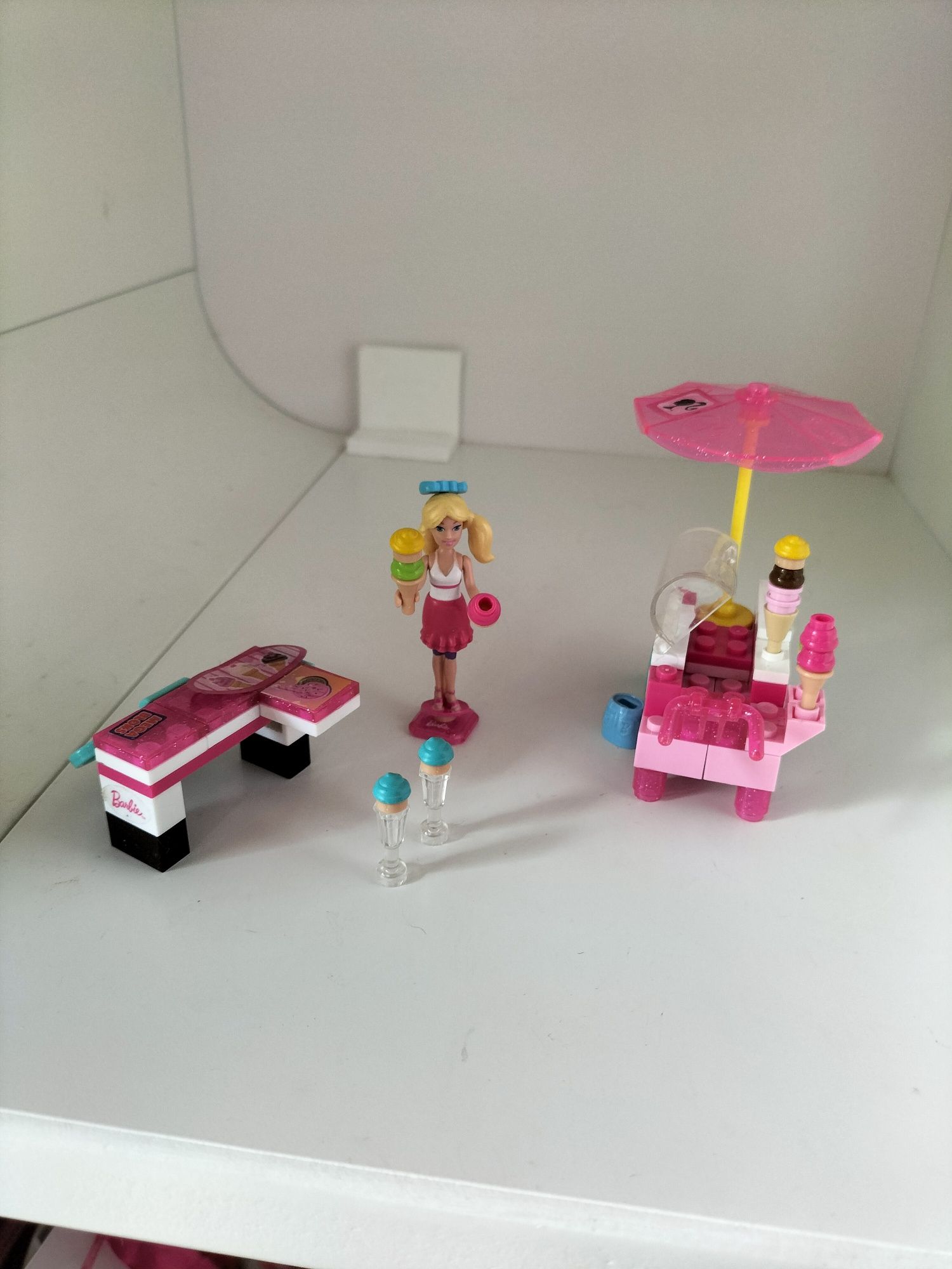 Klocki mega blocks barbie stoisko z lodami