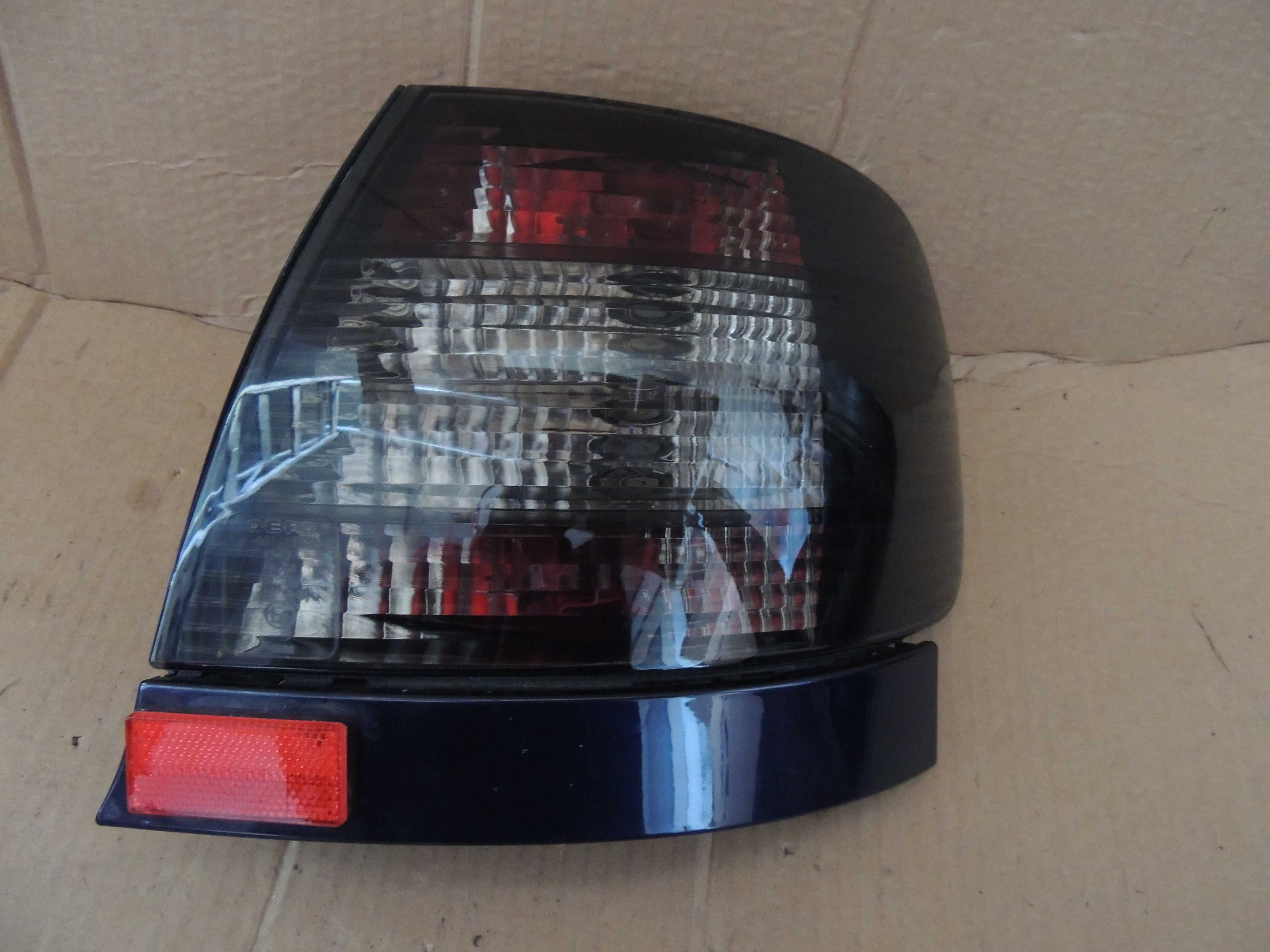 Lampa tył tylna prawa tuning Audi A4 B5 94,95,96,97,98,99,00,01 SEDAN