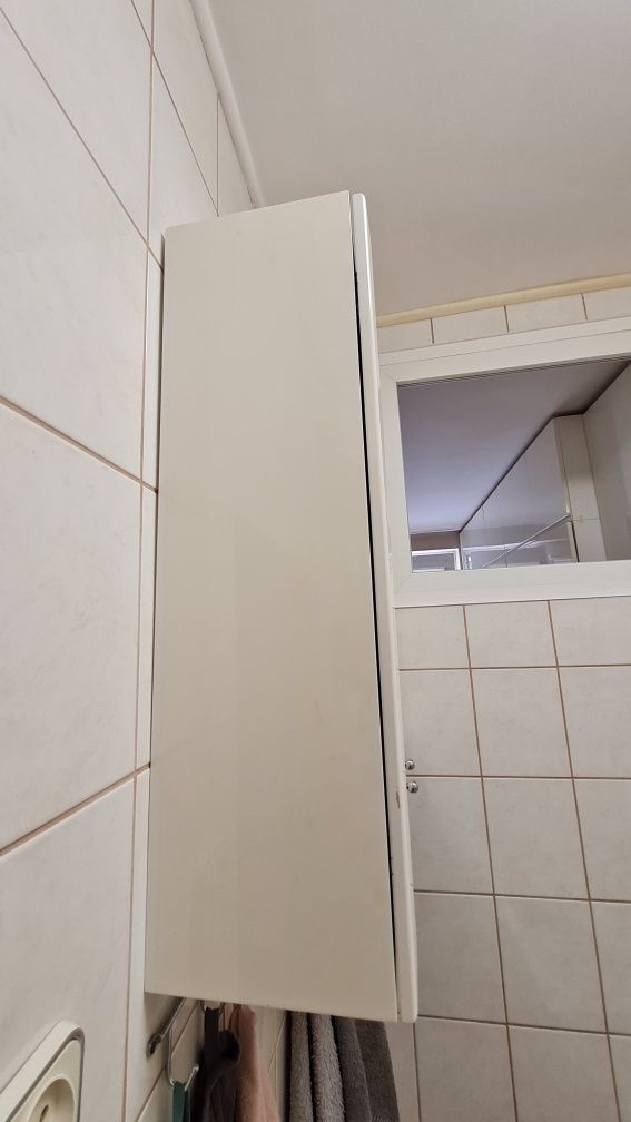 Sprzedam w dobre ręce zgrabną i pojemną szafkę łazienkową