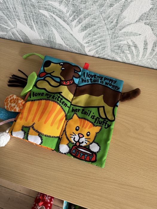 Книжка шуршалка для немовлят