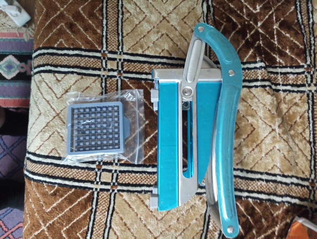Продам картофелерезку.