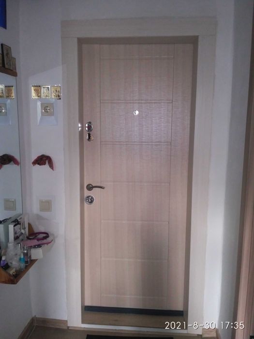 Послуги - встановлення і ремонт вікон, дверей, укладка ламінату і т.д.