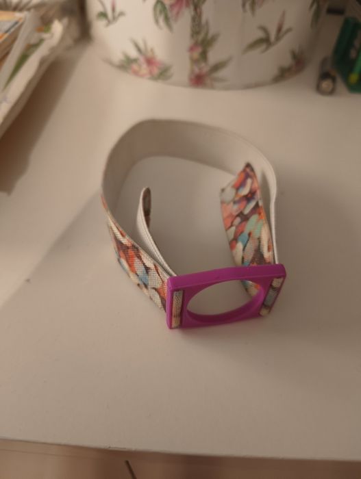 Uchwyt na sensor FreeStyle Libre  różowy z opaską w pastelowe kwiaty