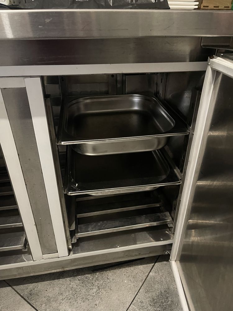 Холодильний стіл -шафа з нержавіючої сталі