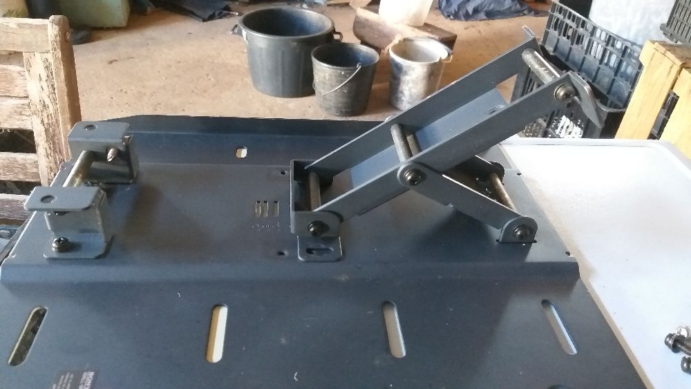 Suporte de parede Sony para TV LCD ou LED de grandes dimensões