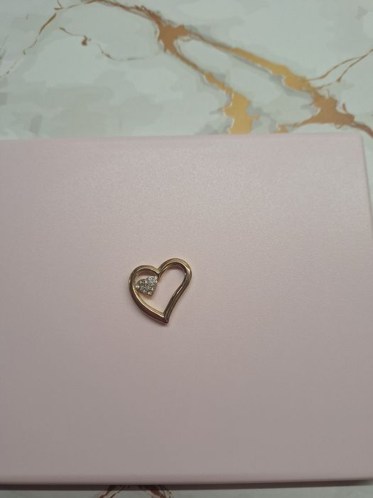 Підвіска з цирконіями з лікувальними магнітиками