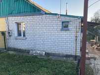 Частина будинку недалеко від річки