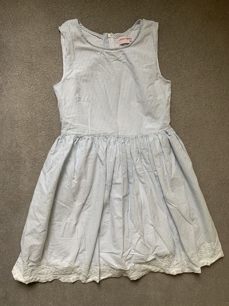 Sukienka bialo-szara, w paski, prążki, 152