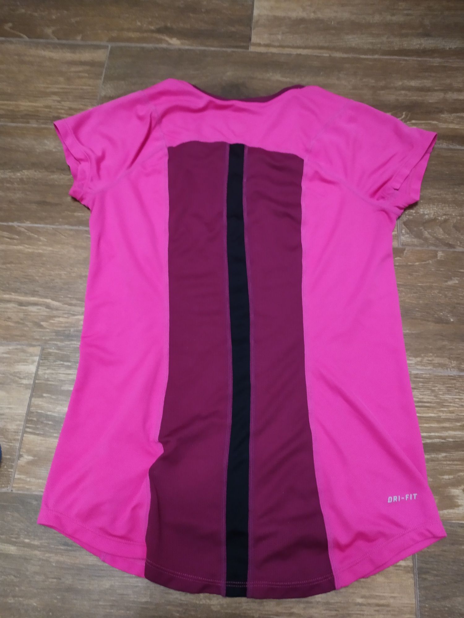 Koszulka Nike dri fit damska rozmiar S perforowana krótki rękaw różowa