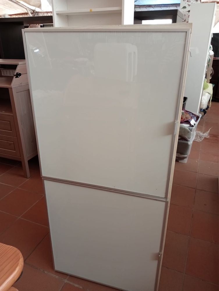 Sapateira em madeira com portas