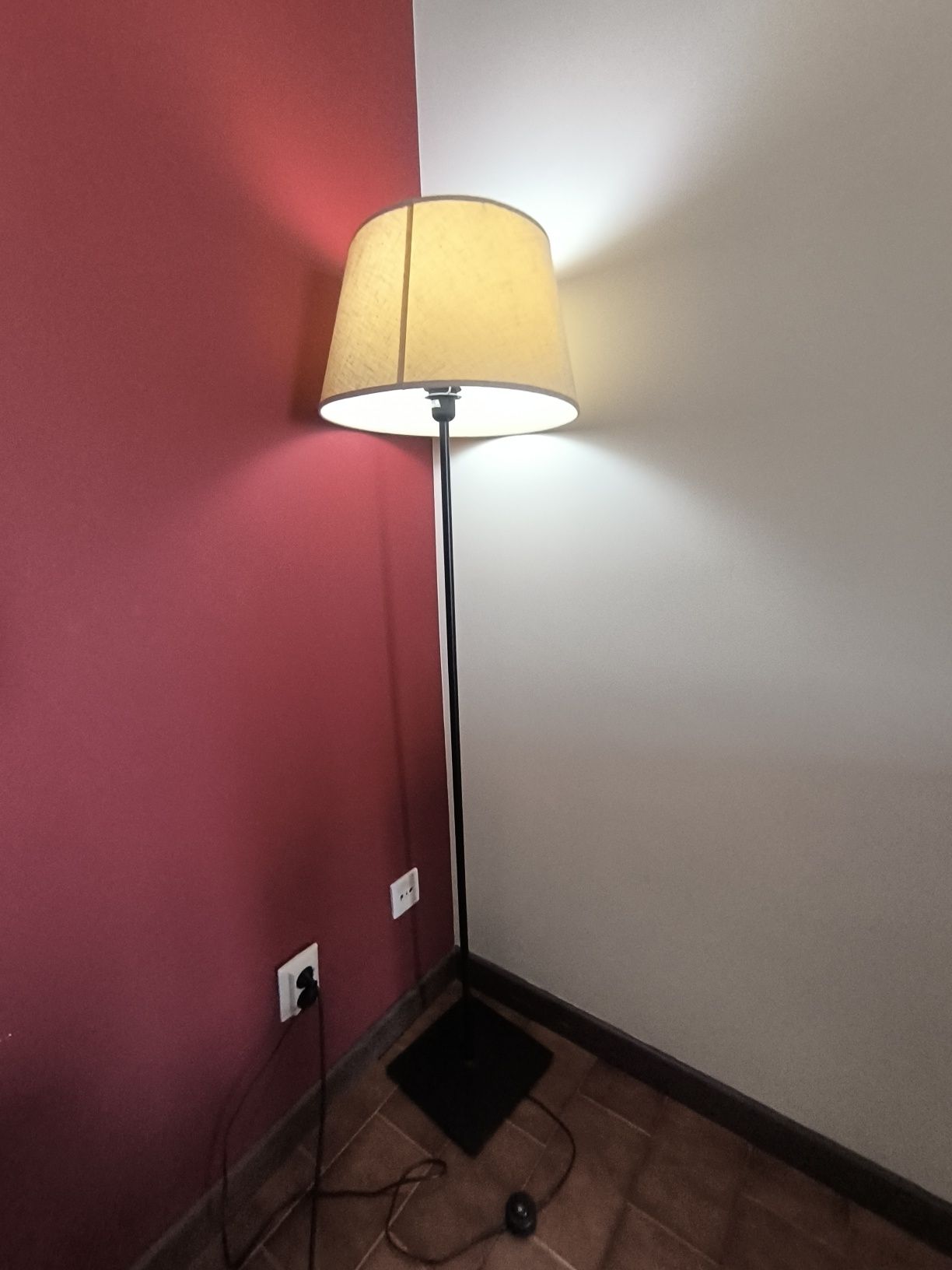 Candeeiro de pé para sala ou quarto