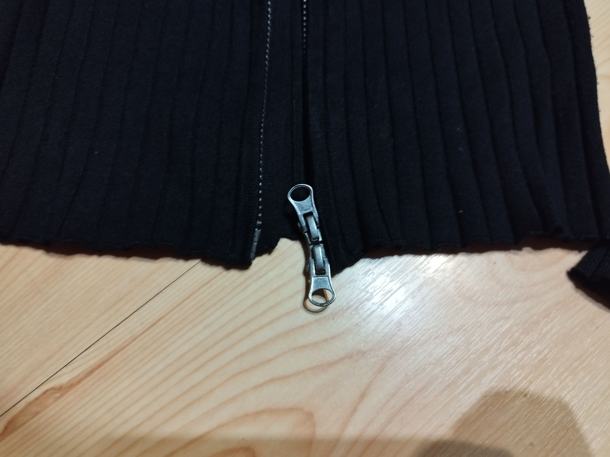 H&M Bluzka Ccrop top prążek na zamek 146-152