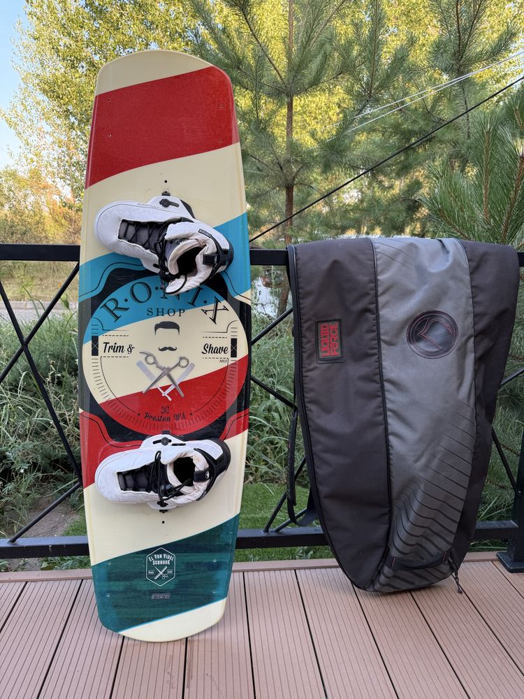 Вейк борд дошка WAKEBOARD RONIX 141,1 з чохлом LIQUID FORCE в ідеалі