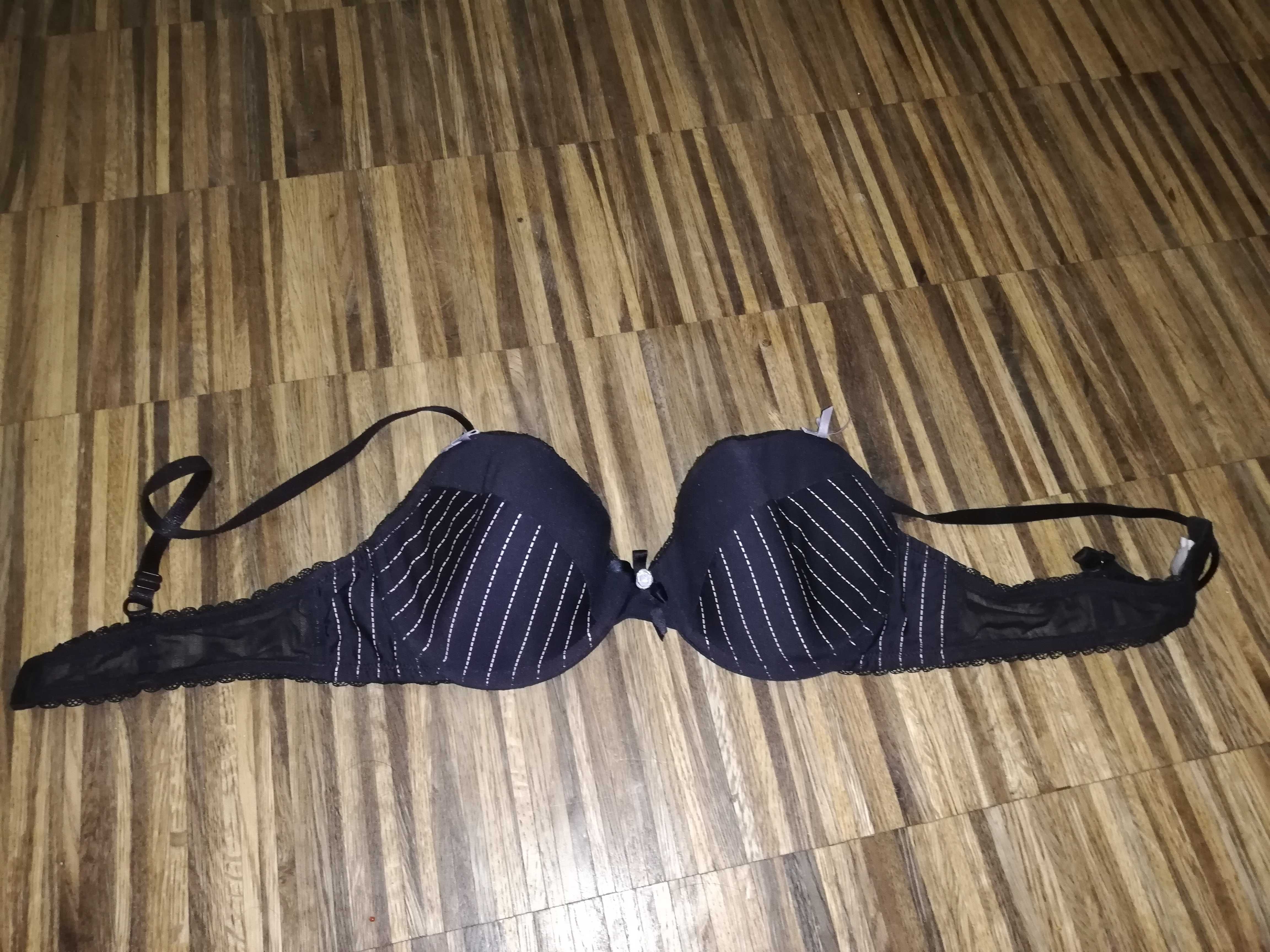 Czarny stanik/biustonosz push up C&A w rozm. 80B