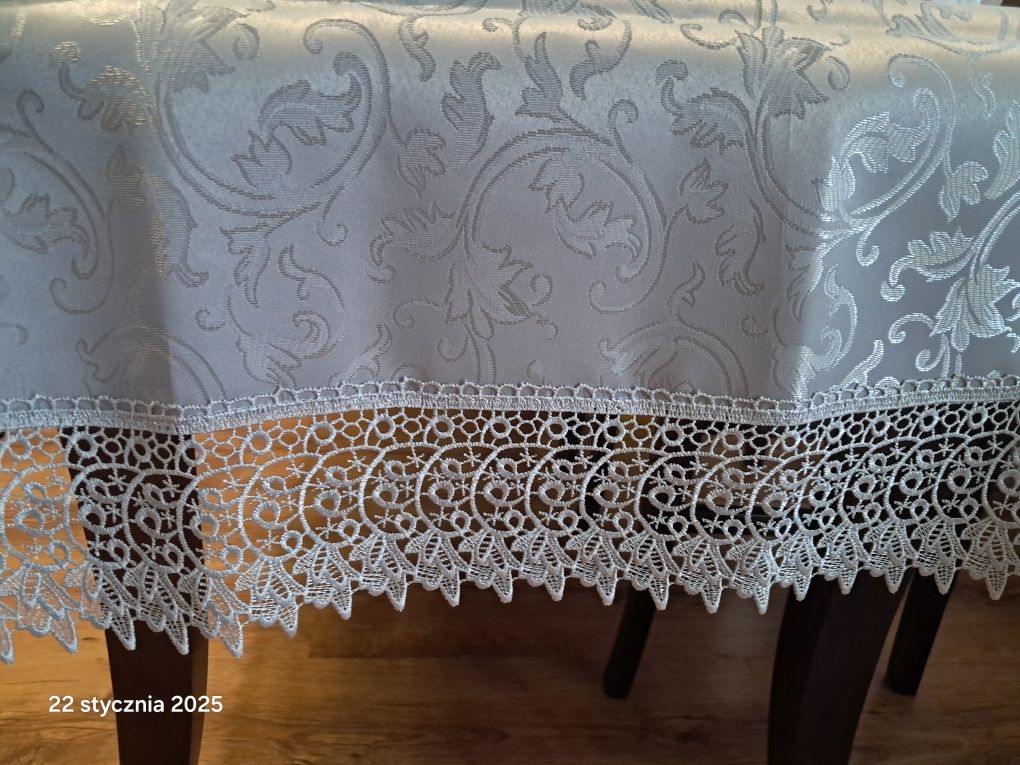 Duży elegancki obrus