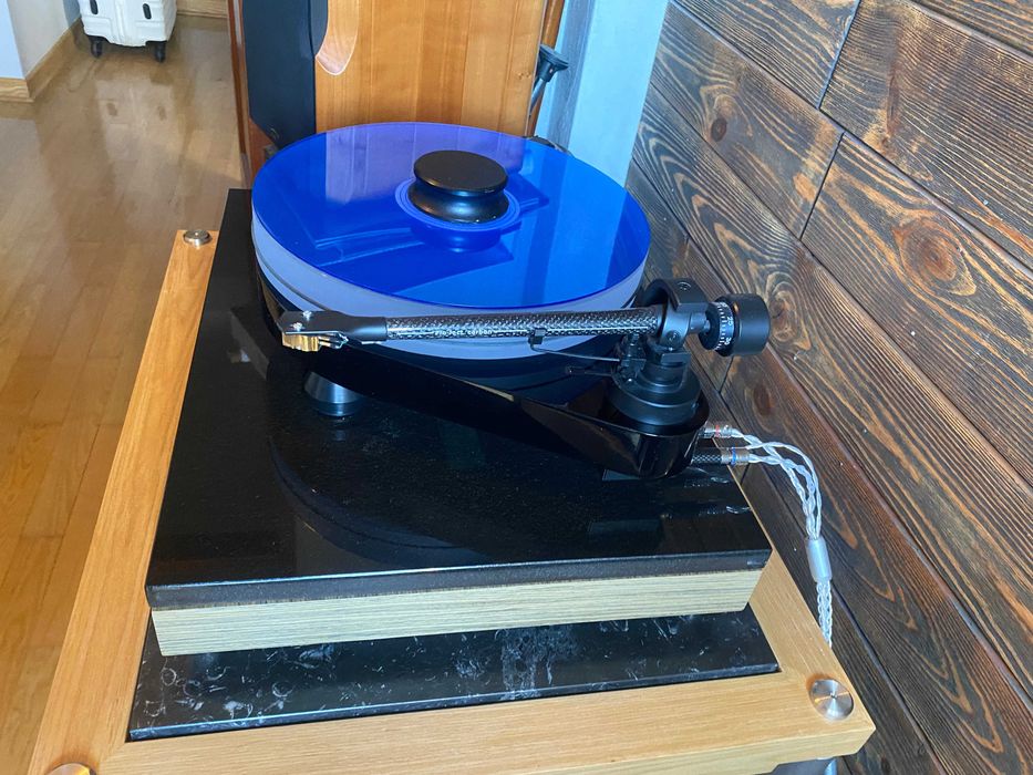 Gramofon Pro Ject RPM 9 Carbon