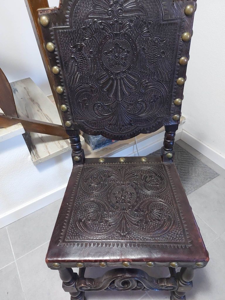Cadeira antiga madeira