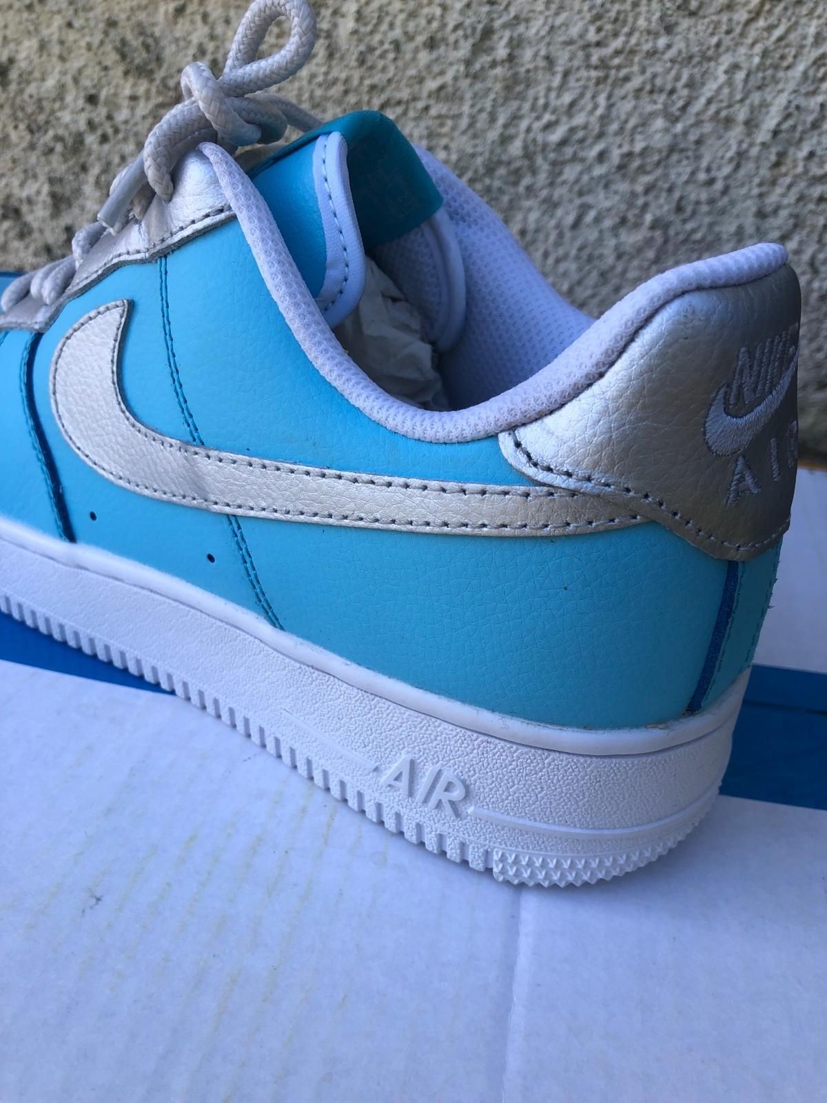 Tenis Nike Air Force 1(n.41) Cor azul, prateado e branco)