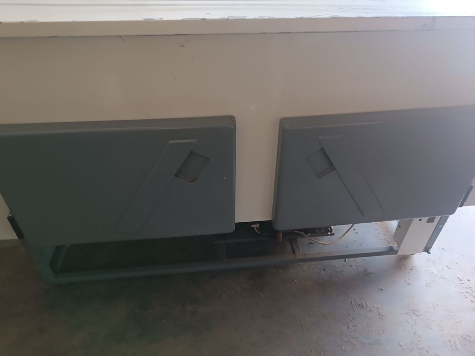 Продам ковбасну холодильну вітрину