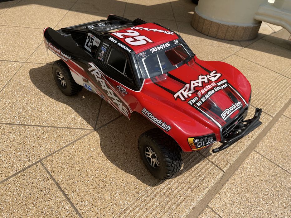 Traxxas Slayer na podwoziu Erevo 1/8 - ESlayer