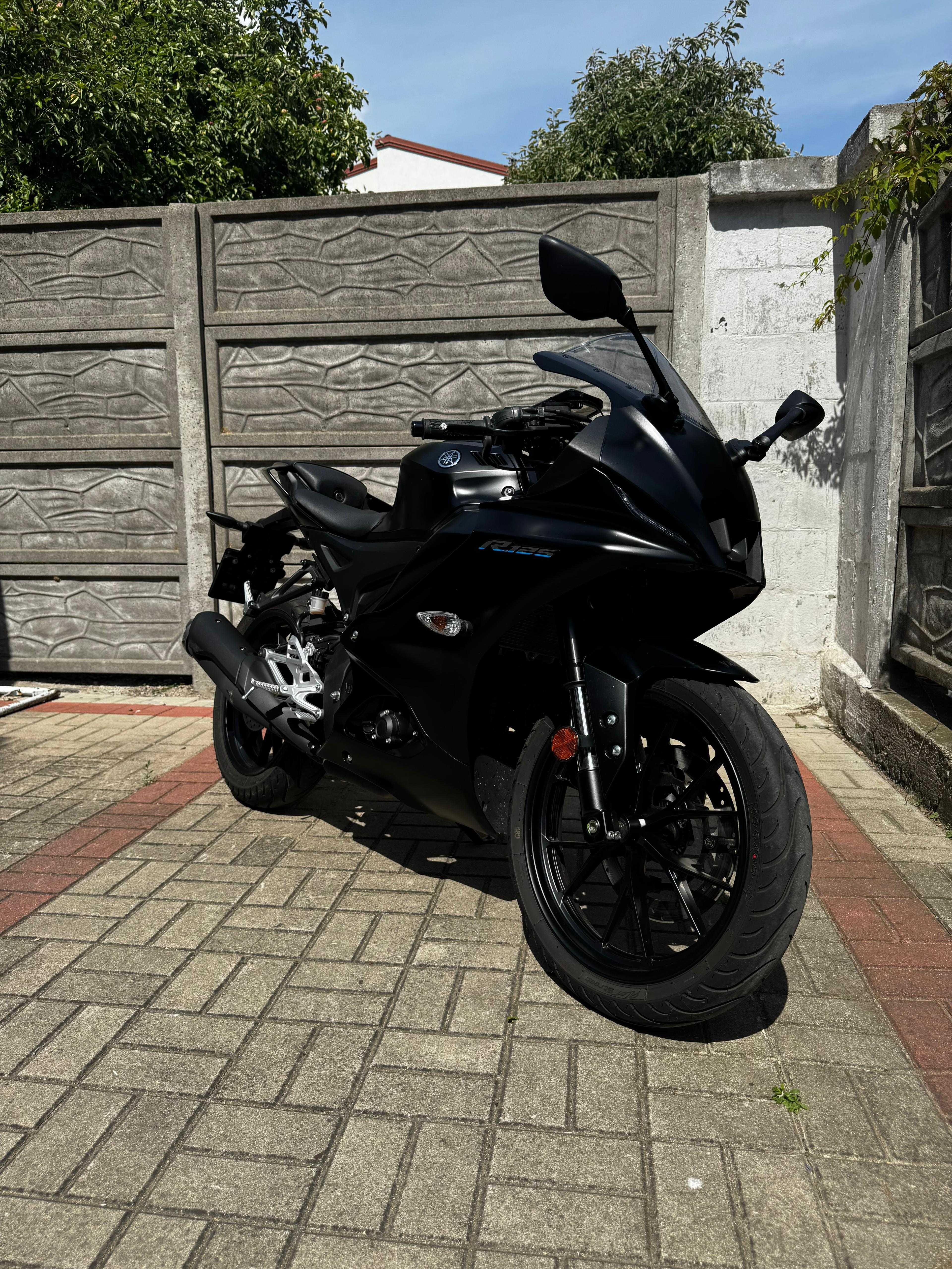 YAMAHA R125 Tech Black 2023