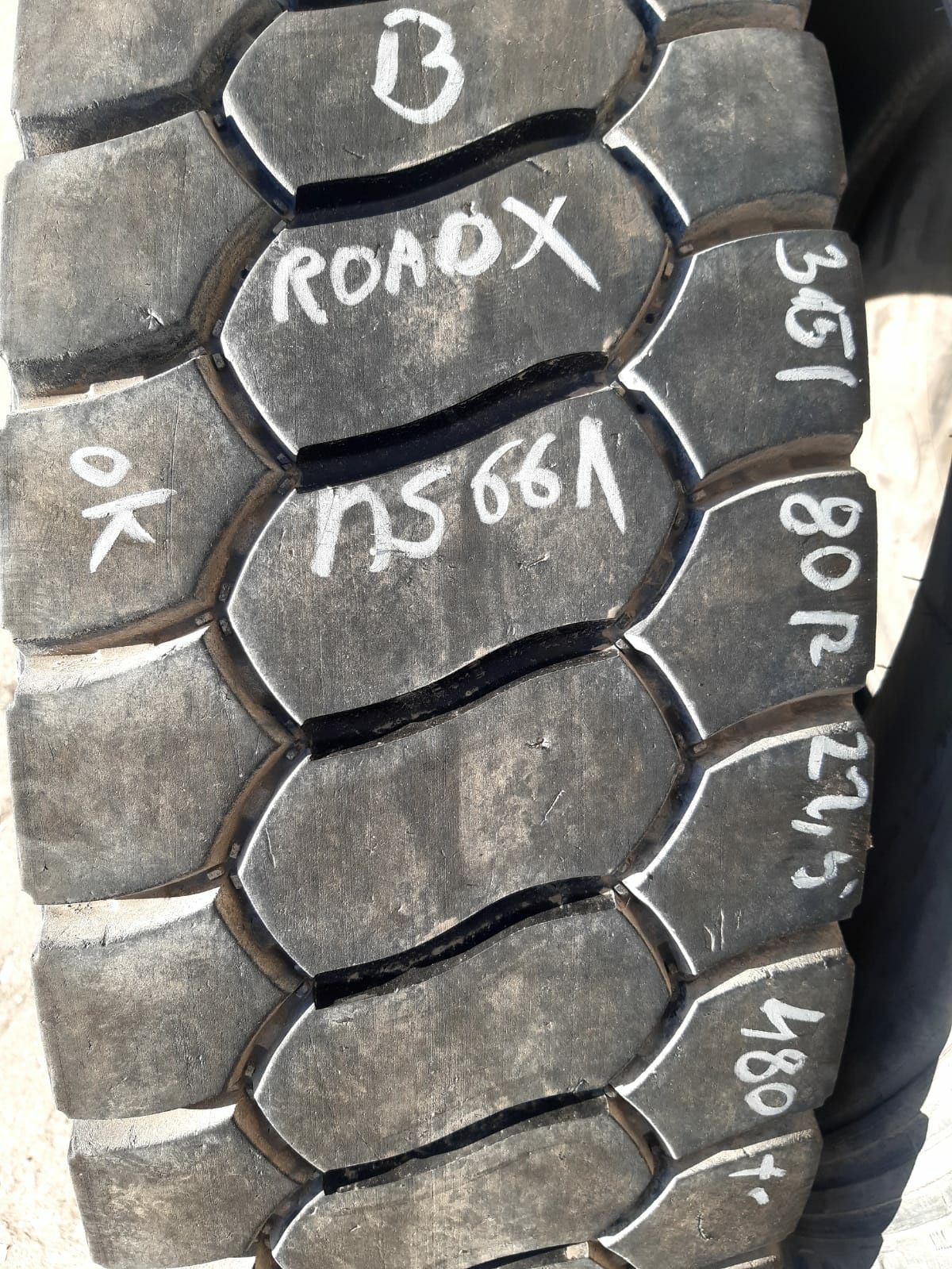 Konplet bez napraw 315/80R22.5 budowlane Roadx