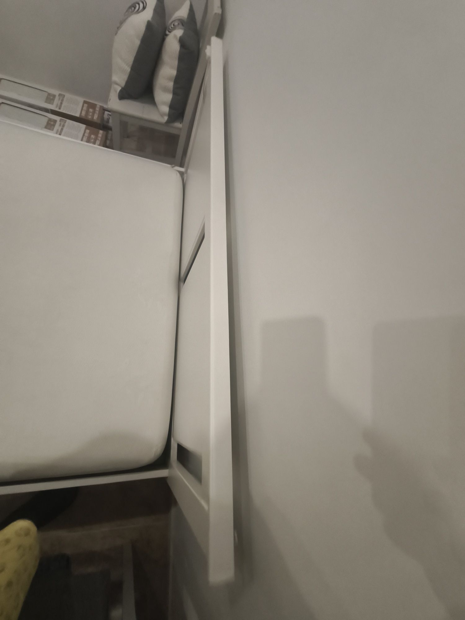 Cama Ikea casal 140/190 em bom estado com gavetas