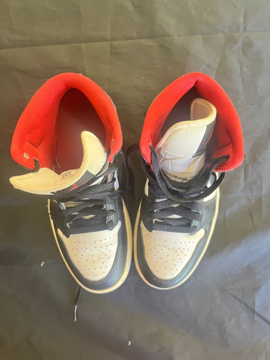 Air Jordan 1 MID vermelhas e pretas