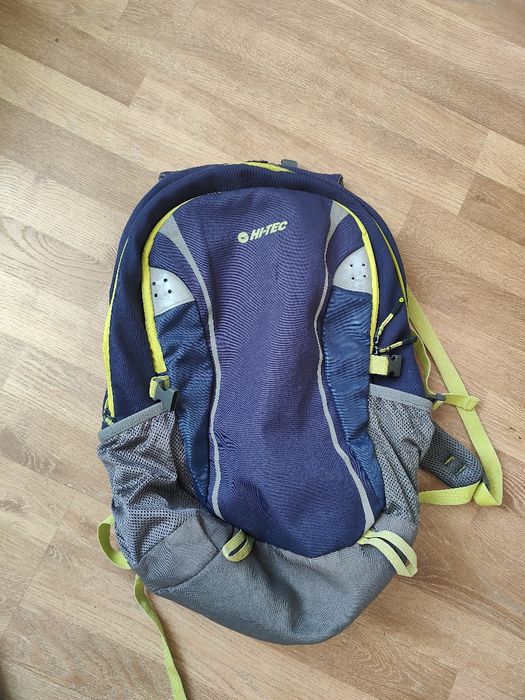 Mały plecak Hi-Tec do naprawy